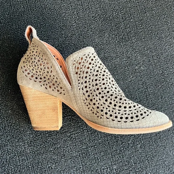 Jeffrey Campbell Beige Ankle Booties - Picture 3 of 8